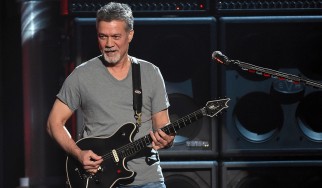 Eddie Van Halen: «Ο καρκίνος μου προκλήθηκε από τις μεταλλικές πένες που έβαζα στο στόμα…»