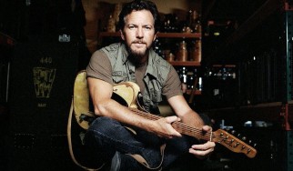 Ο Eddie Vedder διασκευάζει Chris Cornell