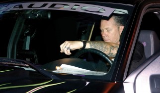 O James Hetfield στο βολάν υπό τους ήχους των Slayer