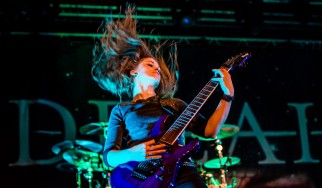«Χωρίζουν οι δρόμοι» των Delain με την κιθαρίστρια Merel Bechtold 