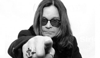 "Under the Graveyard": Ο Ozzy Osbourne επιστρέφει στα σκοτεινά ‘70s