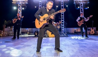 Ο Παύλος Σιμτικίδης (Pavlo) έρχεται με πολλούς καλεσμένους για μια συναυλία στην Καστοριά