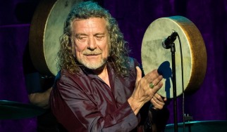 O Robert Plant τραγουδάει το "Immigrant Song" μετά από 20 χρόνια (video)