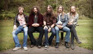 Ακούστε το νέο single των Siena Root, "When Α Fool Wears Τhe Crown"
