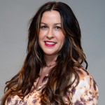 Alanis Morissette: «Σχεδόν κάθε γυναίκα στη μουσική βιομηχανία έχει υποστεί επίθεση, παρενόχληση ή βιασμό»