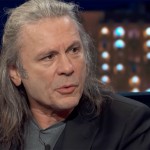 Ο Bruce Dickinson κράζει τους τραγουδιστές που χρησιμοποιούν autocue στα live τους
