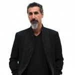 O Serj Tankian καταδικάζει τις εχθροπραξίες ανάμεσα σε Αρμενία και Αζερμπαϊτζάν