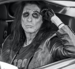 Ο Alice Cooper επιστρέφει στις ρίζες με τον νέο του δίσκο 