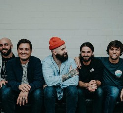 Οι August Burns Red σε βάζουν στο χριστουγεννιάτικο πνεύμα