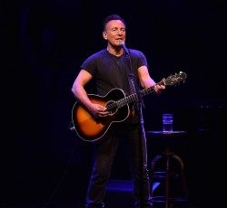 Bruce Springsteen: Πρώτος καλλιτέχνης με δίσκο στο Top Five των charts σε έξι συνεχόμενες δεκαετίες