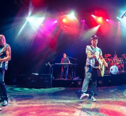 "Third Stage: Live in London": Οι Flying Colors ανακοινώνουν νέο live άλμπουμ 