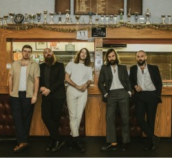 Ακούστε το καινούργιο single των Idles 