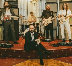 Στην πρώτη θέση των βρετανικών charts οι Idles με το "Ultra Mono"
