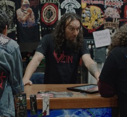 "Night Of The Beast": Η προσπάθεια δύο εφήβων να παρευρεθούν σε συναυλία των Iron Maiden 