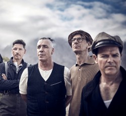 Οι Rammstein επανακυκλοφορούν το ντεμπούτο άλμπουμ τους