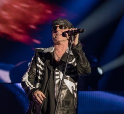 Klaus Meine: «Οι φήμες για τη CIA και το "Wind Of Change" δείχνουν πόσο δυνατή είναι η μουσική» 