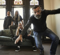 Σε δημοπρασία νεροχύτης με τις υπογραφές των Tool 