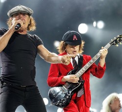 AC/DC: Διαρροή φωτογραφιών «προδίδει» την επίσημη επιστροφή τους 