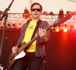 «Έφυγε» από τον κόσμο ο frontman των Fountains Οf Wayne, Adam Schlesinger 