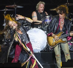 Ο ντράμερ των Aerosmith μηνύει τα υπόλοιπα μέλη επειδή του ζήτησαν να… περάσει οντισιόν για να ξαναμπεί στην μπάντα 