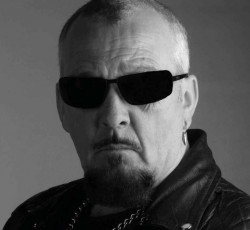 O Al Atkins ξεκαθαρίζει γιατί απέρριψε αρχικά τον K.K. Downing από τους Judas Priest 