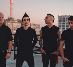 Συνεργασία των Anti-Flag με τον Tom Morello, τον ράπερ De'Wayne και την Marcia Richards των Skints 