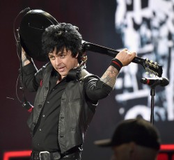 Ο Billie Joe Armstrong διασκευάζει Tommy James & The Shondells 