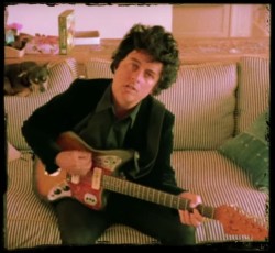 Ο Billie Joe Armstrong διασκευάζει Bangles  