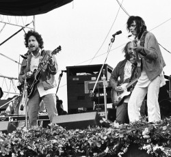 Ακούστε τη διασκευή του Neil Young στο "The Times They Are A-Changin'" του Bob Dylan 