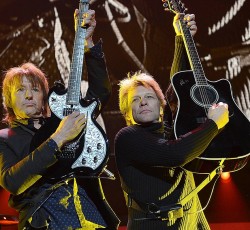 Jon Bon Jovi: «Εύχομαι ο Richie Sambora να είχε συγκροτημένη τη ζωή του και να ήταν ακόμη στη μπάντα» 