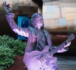 Βανδαλισμός του αγάλματος του Chris Cornell στο Seattle 