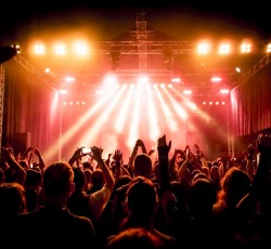 Διοργανωτές συναυλιών: «Αν η κυβέρνηση δεν μας προστατέψει, το πολιτιστικό δυναμικό της χώρας θα καταρρεύσει» 