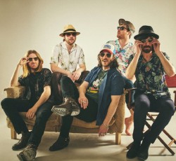 Νέο άλμπουμ με διασκευές και ακυκλοφόρητα κομμάτια από τους Coral