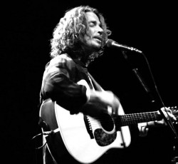 Ακούστε τον Chris Cornell να διασκευάζει Guns N' Roses