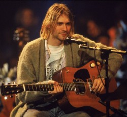 Σε δημοπρασία η κιθάρα του Kurt Cobain από το θρυλικό επεισόδιο του MTV Unplugged  