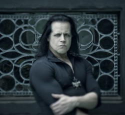 O Danzig τραγουδάει Elvis