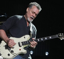Αποκαλύφθηκε η αιτία θανάτου του Eddie Van Halen 