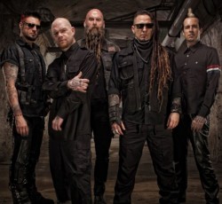 Αποχώρησε ο κιθαρίστας των Five Finger Death Punch