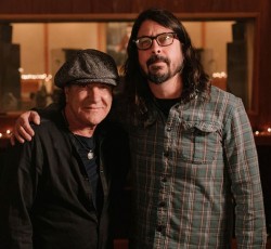O Dave Grohl συναντά τον Brian Johnson σε νέο ντοκιμαντέρ 