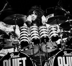 «Έφυγε» ο Frankie Banali, ντράμερ των Quiet Riot 