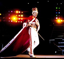 Τα Βρετανικά Ταχυδρομεία τιμούν τους Queen με ειδική σειρά γραμματοσήμων