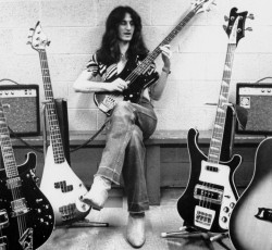 Ο Geddy Lee ανασύρει φωτογραφία από την εφηβεία του