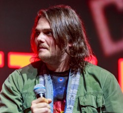 Ο Gerald Way των My Chemical Romance επιστρέφει με ακυκλοφόρητο υλικό