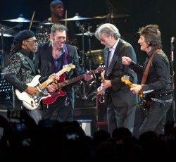 Eric Clapton, Ronnie Wood, Roger Waters τζαμάρουν για τον Ginger Baker 
