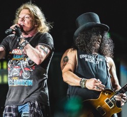 Δείτε τους Guns N' Roses να διασκευάζουν Soundgarden