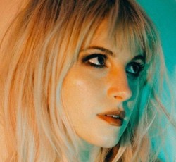 Ολοκαίνουργιο κομμάτι από την Hayley Williams των Paramore 