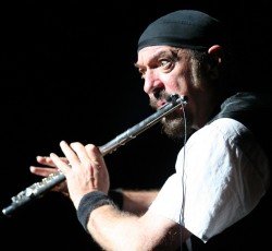 Από ανίατη ασθένεια πάσχει ο Ian Anderson 