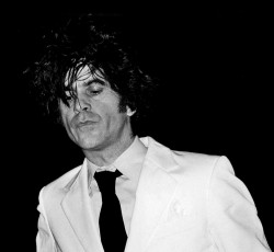 O Ian Svenonius δημοσιεύει και έπειτα διαγράφει ανάρτηση σχετικά με τοξικές συμπεριφορές στο underground