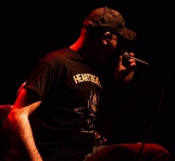 Οι Jaw Bones δίνουν free για download τον πρώτο τους δίσκο, "Wrongs On A Right Turn" 