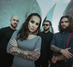 O ντράμερ των Jinjer παίζει Rachmaninov 